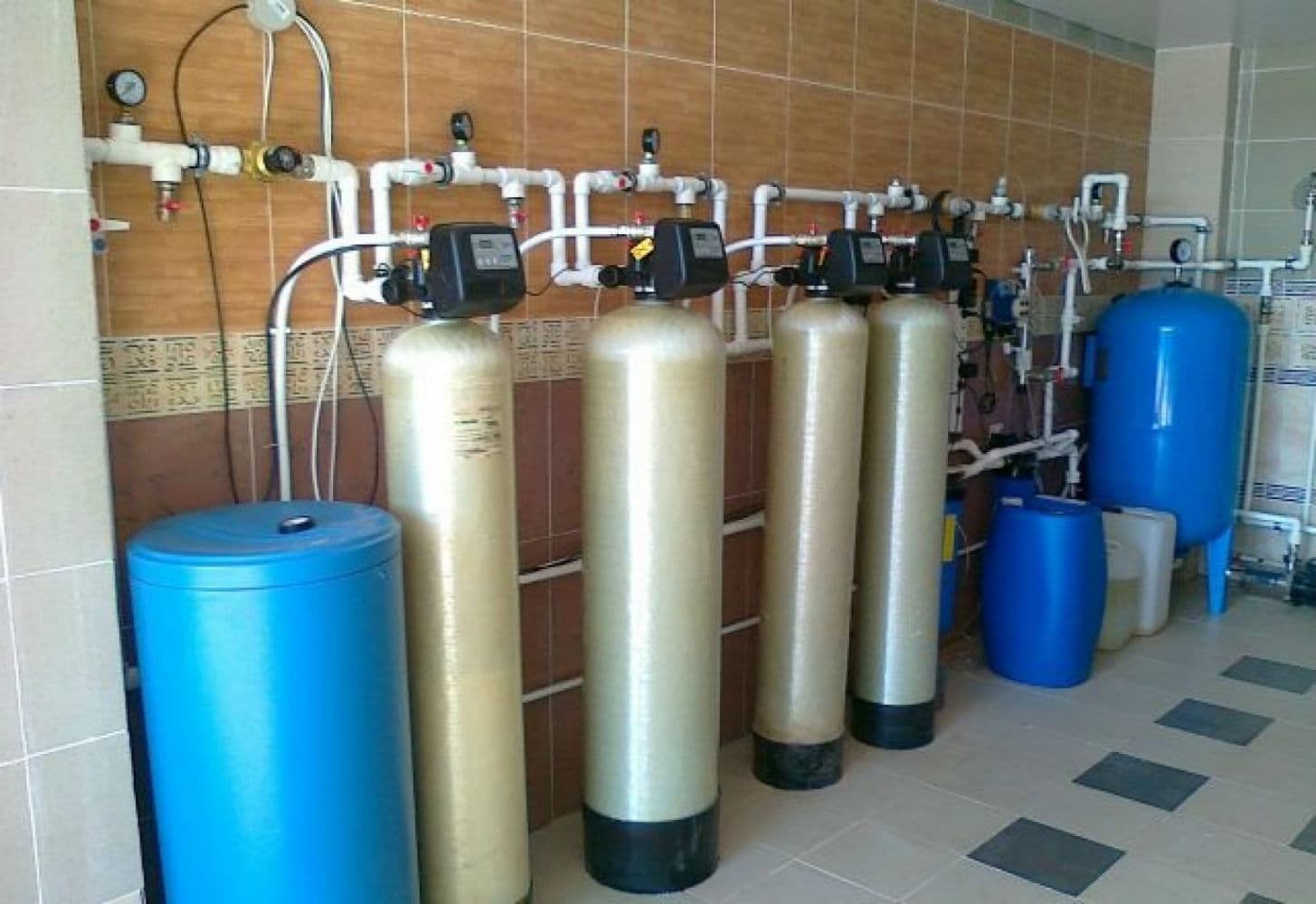 монтаж систем очистки воды для загородного дома